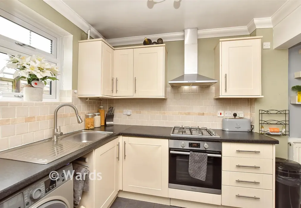 Kitchen - Dunkirk Close, Gravesend, Kent - Wards of Kent