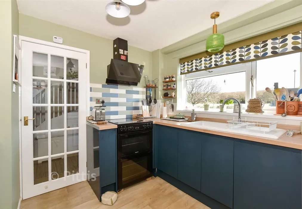Kitchen - Alverstone Road, Apse Heath, Sandown, Isle of Wight - Wards of Kent