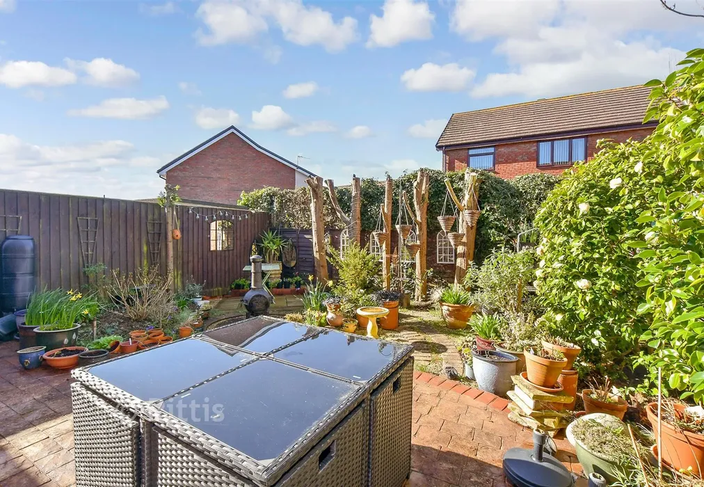 Rear Garden - Alverstone Road, Apse Heath, Sandown, Isle of Wight - Wards of Kent