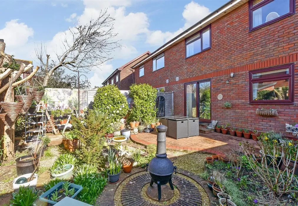 Rear Garden - Alverstone Road, Apse Heath, Sandown, Isle of Wight - Wards of Kent