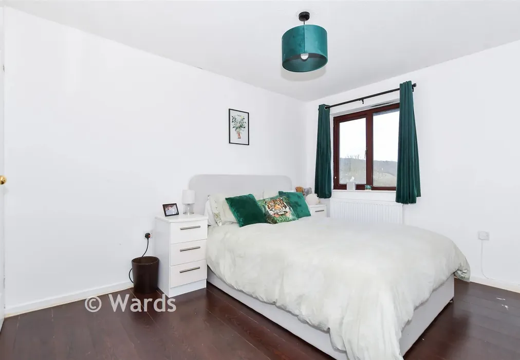 Bedroom 1 - Chillington Close, Upper Halling, Rochester, Kent - Wards of Kent