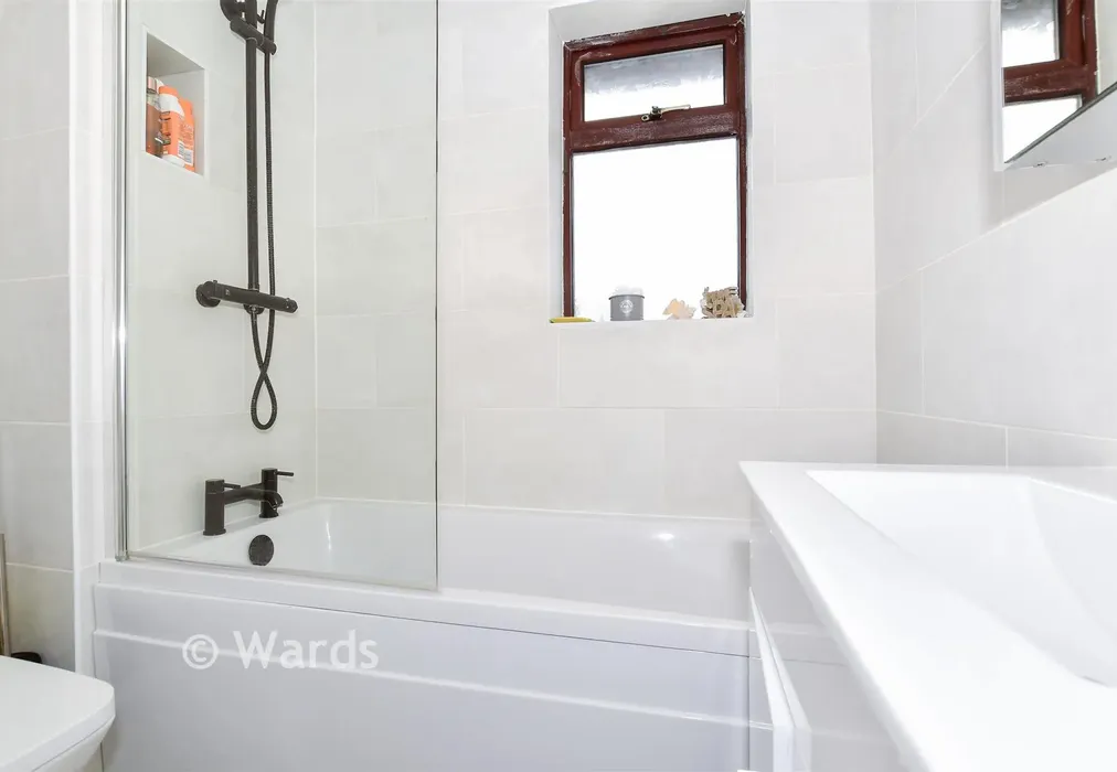 Bathroom - Chillington Close, Upper Halling, Rochester, Kent - Wards of Kent