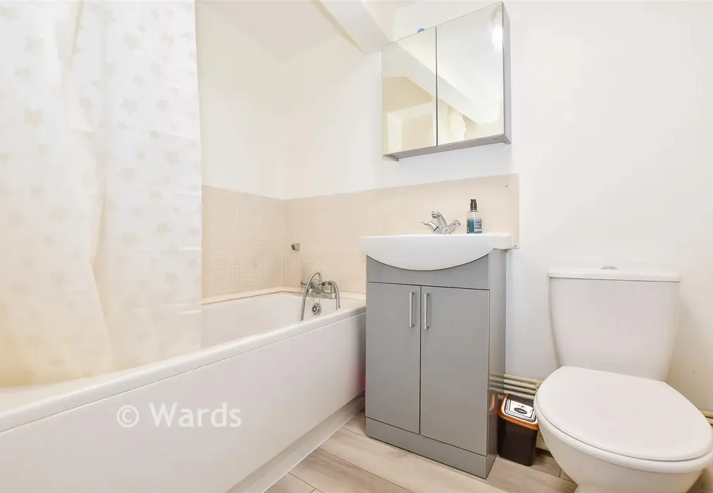 Bathroom - Ashford Road, Maidstone, Kent - Wards of Kent