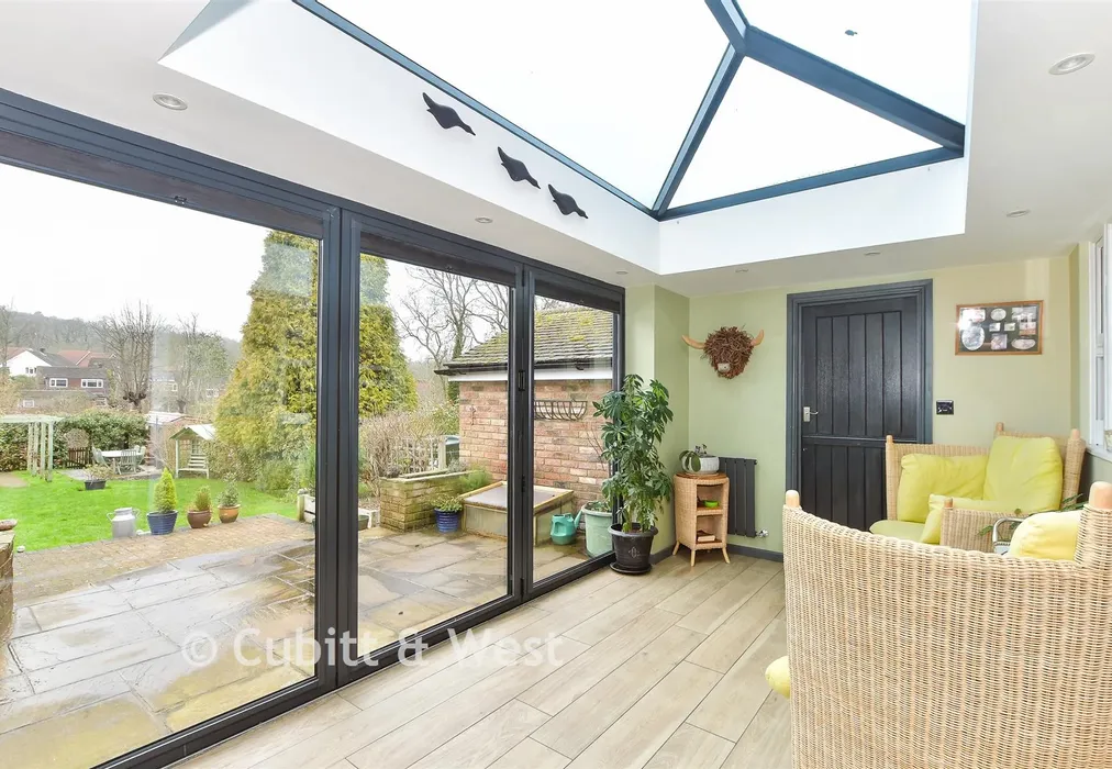Sun Room - Hamsey Road, Sharpthorne, East Grinstead, West Sussex - Wards of Kent