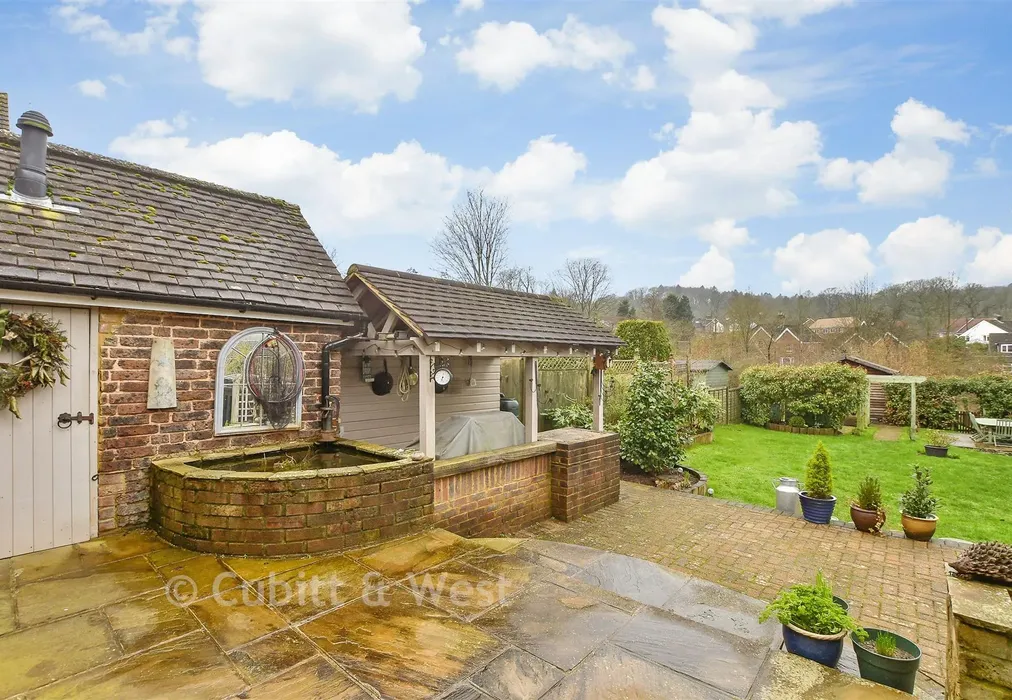 Rear Garden - Hamsey Road, Sharpthorne, East Grinstead, West Sussex - Wards of Kent