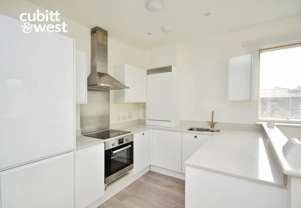 c0e8b42d-DSC_5605 - Backstage Walk Wallington SM6 - Wards of Kent