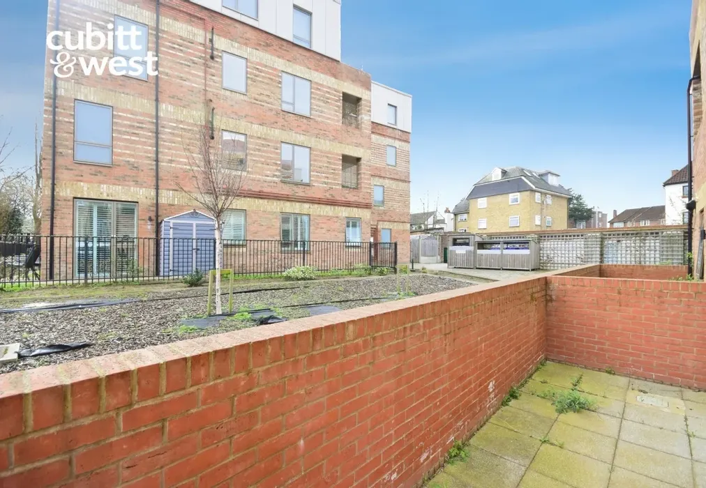 de3d496f-DSC_5609 - Backstage Walk Wallington SM6 - Wards of Kent