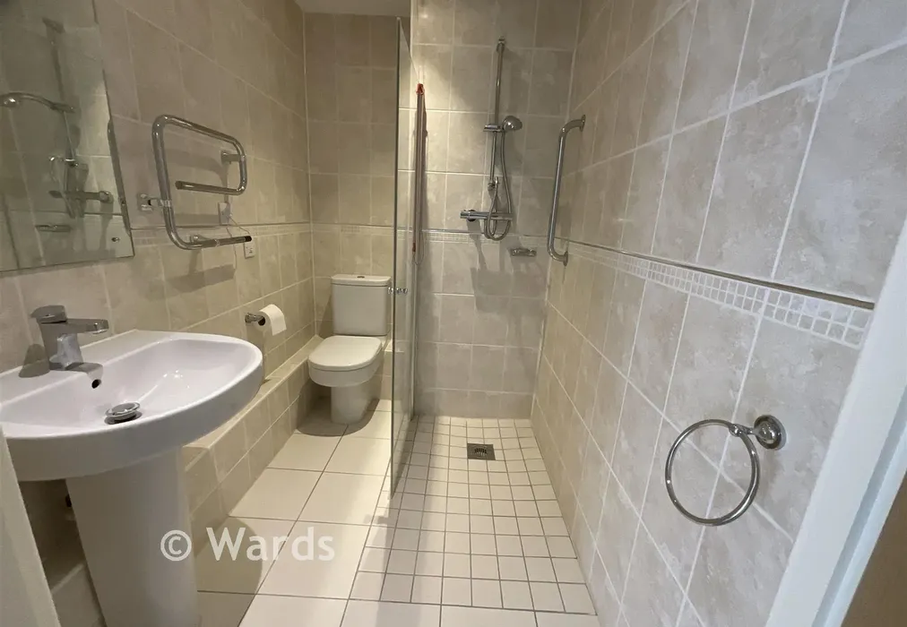 En-suite - Ingles Road, Folkestone, Kent - Wards of Kent