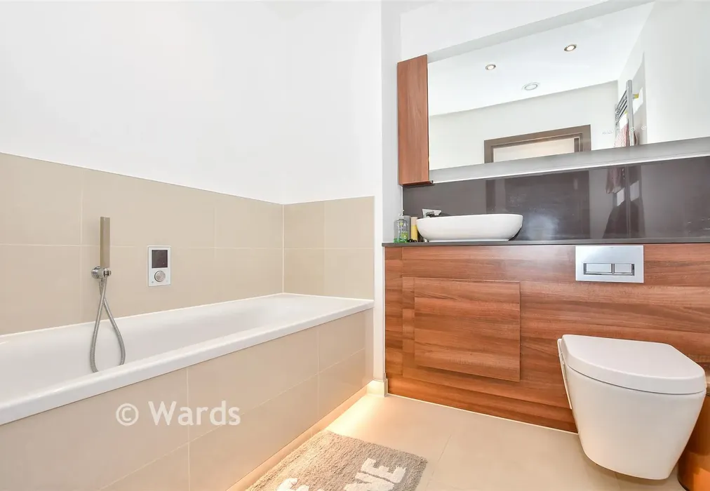 Bathroom - Rosalind Drive, Maidstone, Kent - Wards of Kent