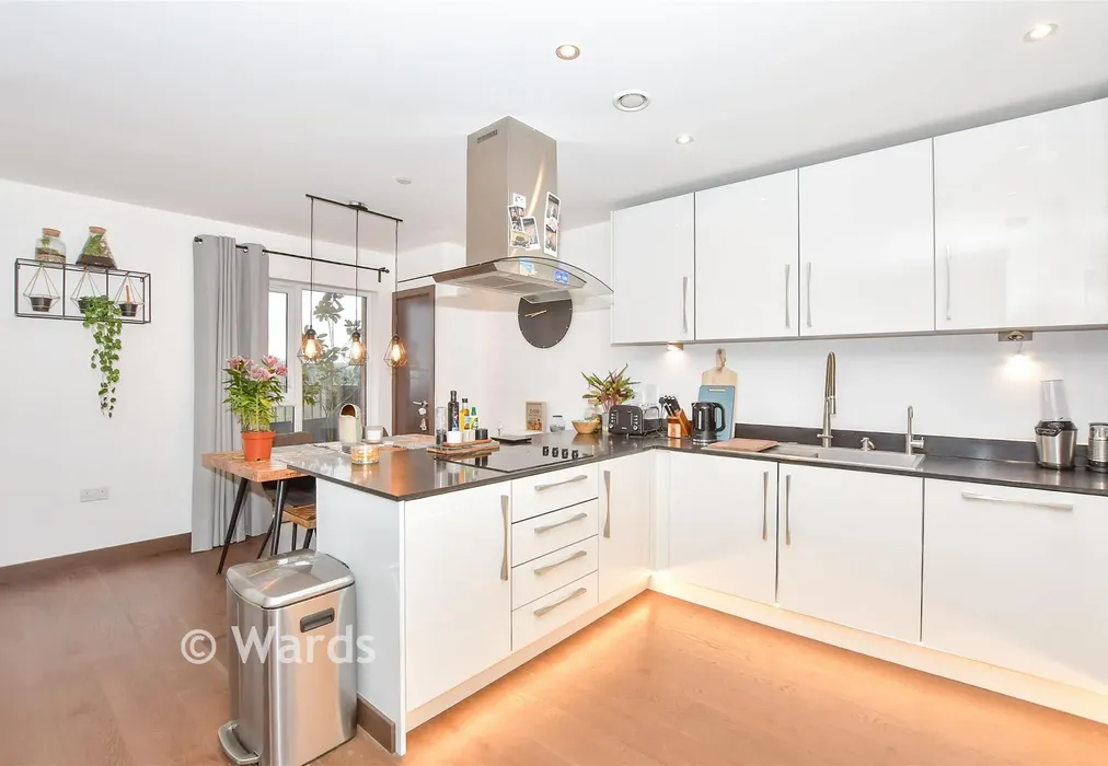 Kitchen - Rosalind Drive, Maidstone, Kent - Wards of Kent