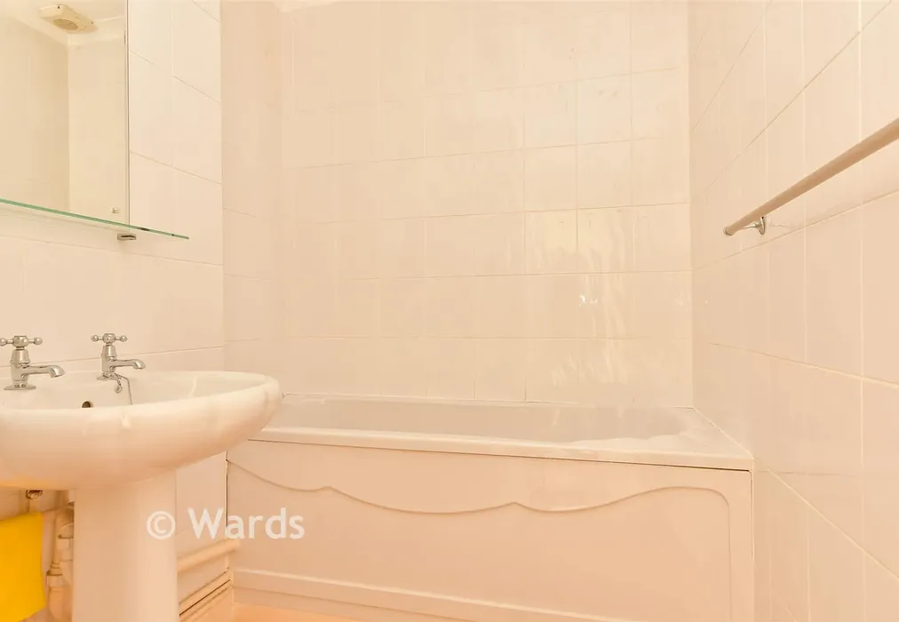 Bathroom - Sommerville Close, Faversham, Kent - Wards of Kent