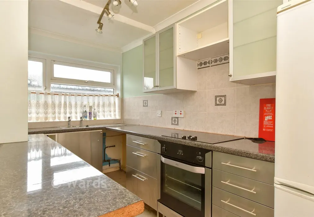 Kitchen - Sommerville Close, Faversham, Kent - Wards of Kent