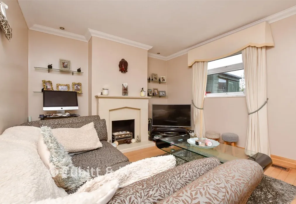 Lounge/Dining Room - Harkness Close, Epsom, Surrey - Wards of Kent