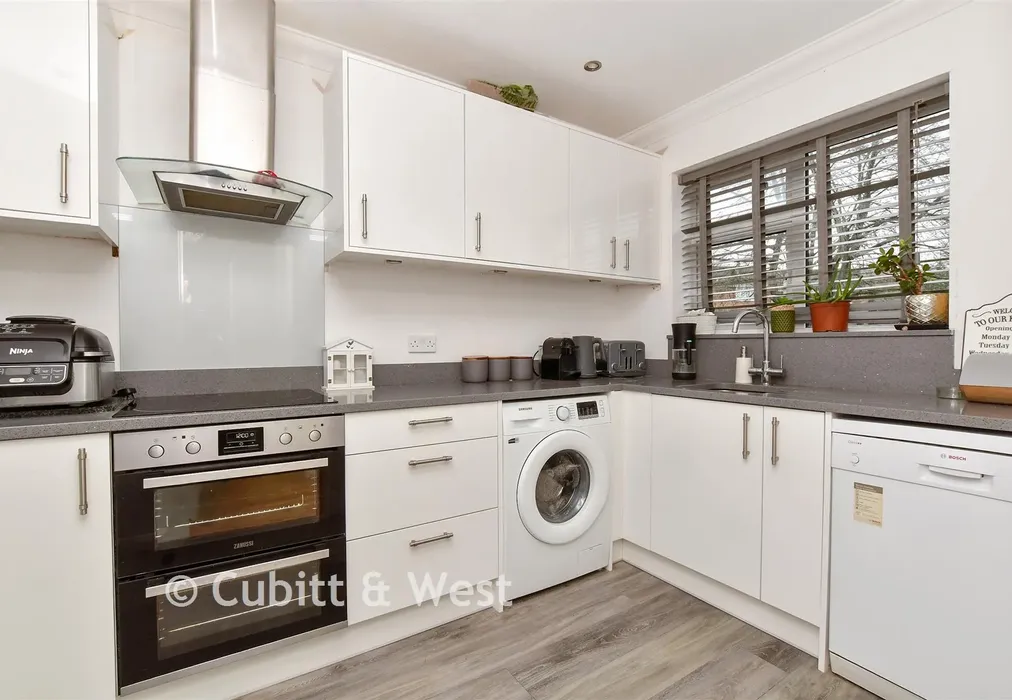 Kitchen - Harkness Close, Epsom, Surrey - Wards of Kent
