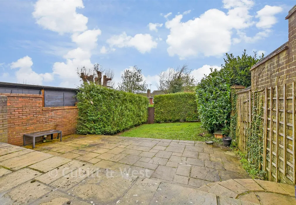 Rear Garden - Harkness Close, Epsom, Surrey - Wards of Kent