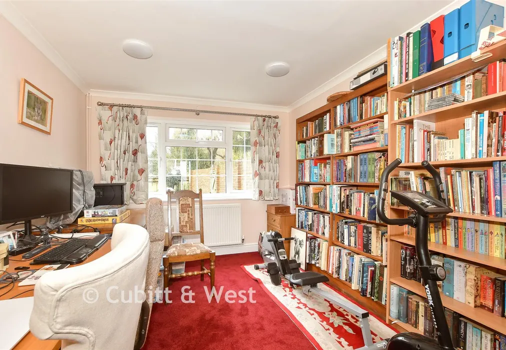 Bedroom 1 - Ringles Cross, Uckfield, East Sussex - Wards of Kent