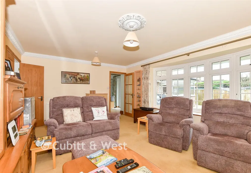 Lounge - Ringles Cross, Uckfield, East Sussex - Wards of Kent