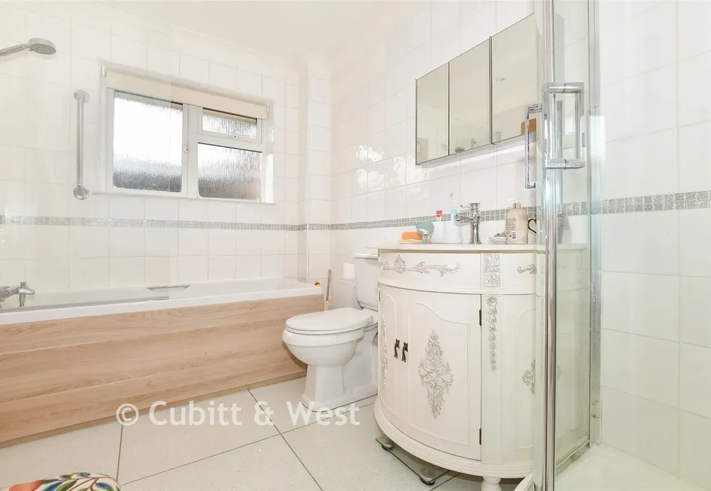 Bathroom - Ringles Cross, Uckfield, East Sussex - Wards of Kent