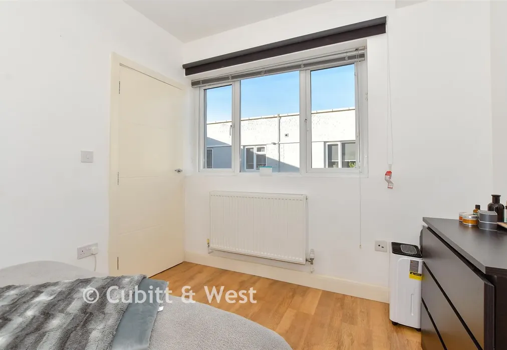 Bedroom - Gatwick Road, Crawley, West Sussex - Wards of Kent