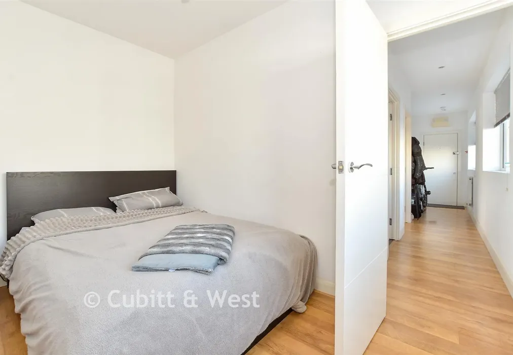 Bedroom - Gatwick Road, Crawley, West Sussex - Wards of Kent