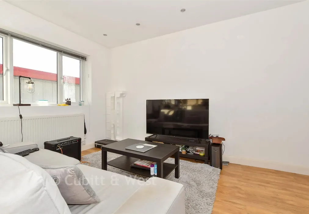 Lounge - Gatwick Road, Crawley, West Sussex - Wards of Kent