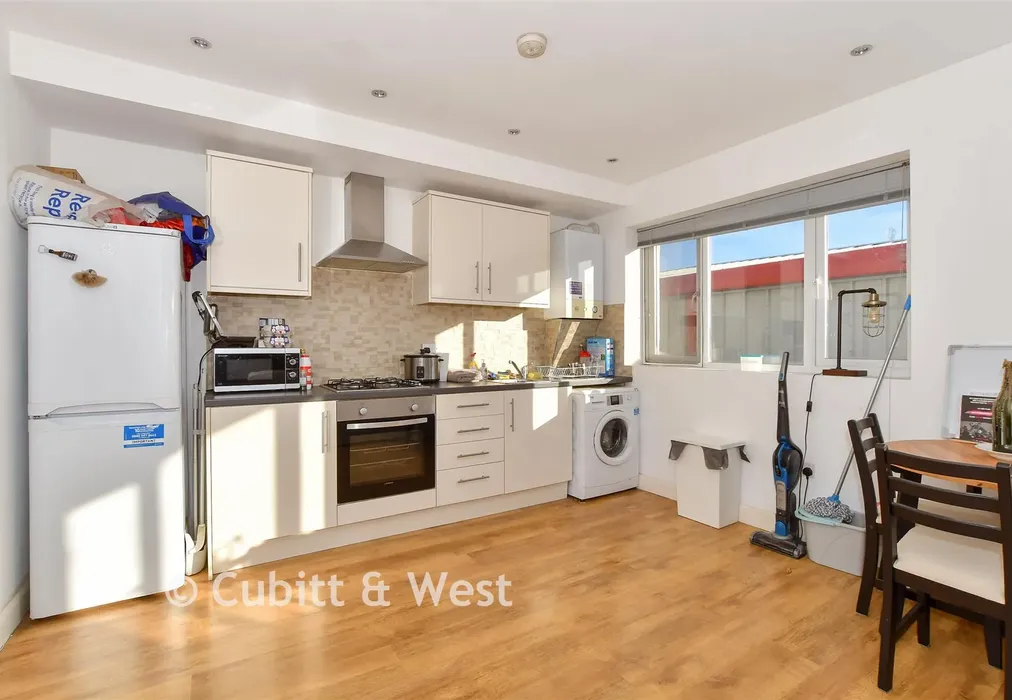 Lounge - Gatwick Road, Crawley, West Sussex - Wards of Kent