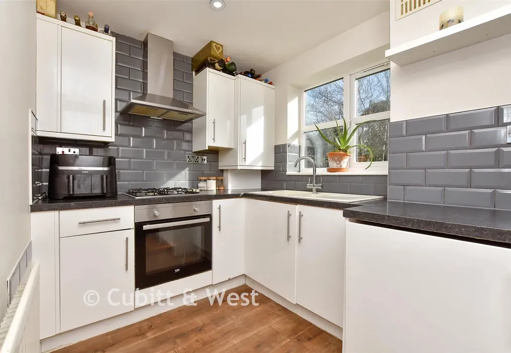 Kitchen - Hollycroft Close, South Croydon, Surrey - Wards of Kent