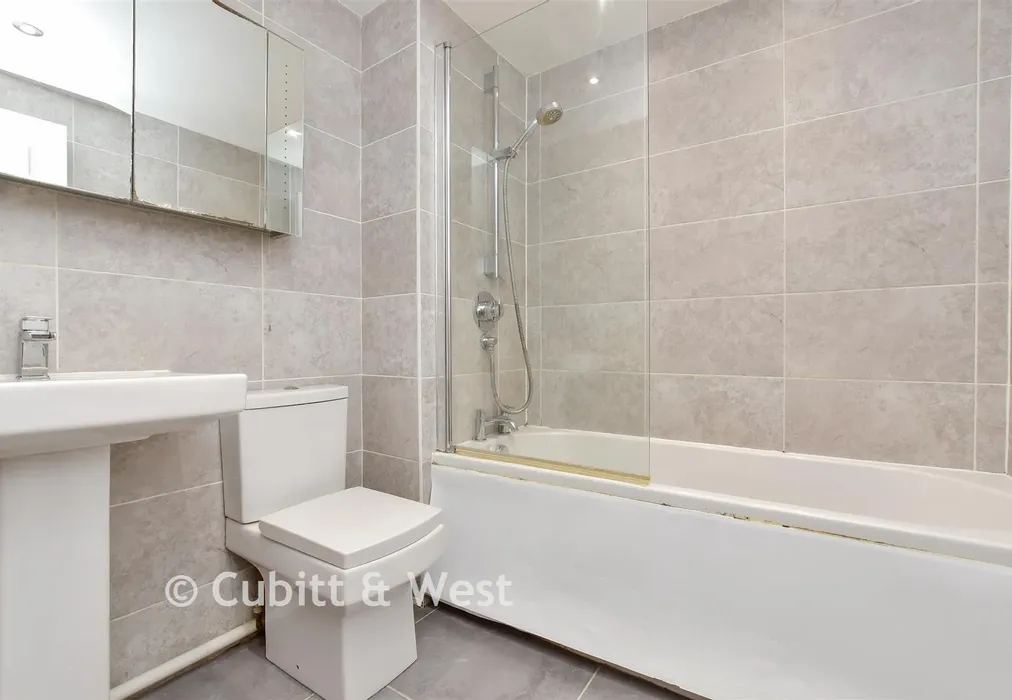 Bathroom - Hollycroft Close, South Croydon, Surrey - Wards of Kent