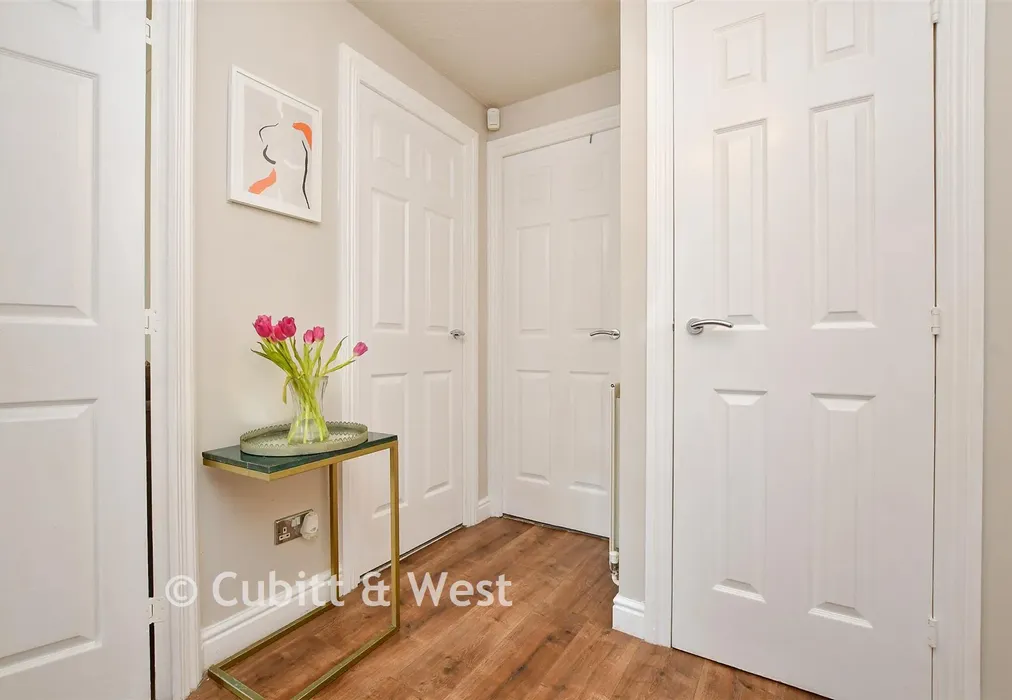 Entrance Hall - Hollycroft Close, South Croydon, Surrey - Wards of Kent