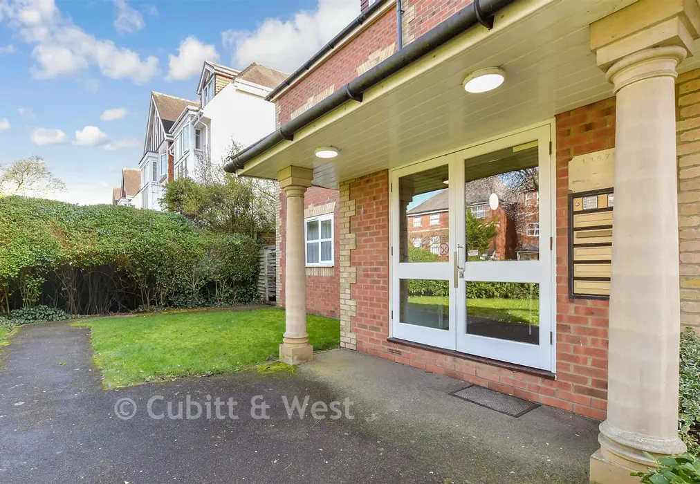 External Lifestyle Photograph - Hollycroft Close, South Croydon, Surrey - Wards of Kent