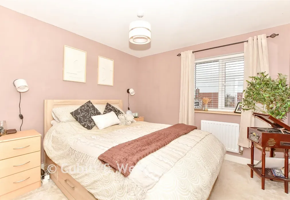 Bedroom 1 - Small Copse, West Broyle, Chichester, West Sussex - Wards of Kent
