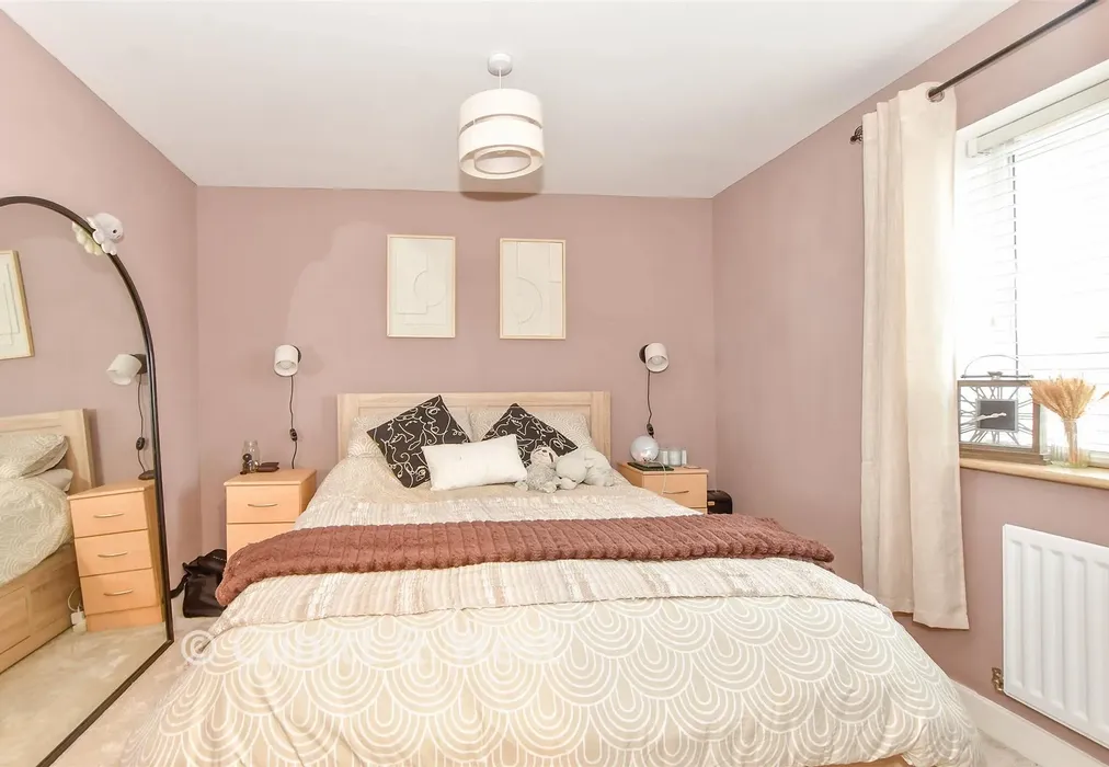 Bedroom 1 - Small Copse, West Broyle, Chichester, West Sussex - Wards of Kent