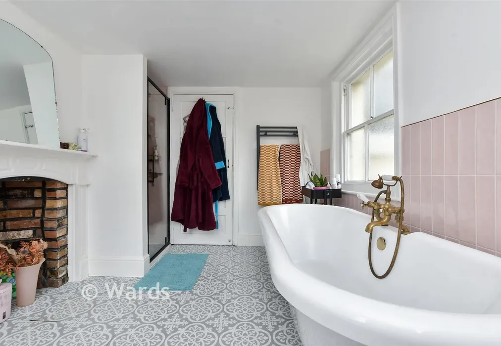 Bathroom - Athelstan Road, Cliftonville, Margate, Kent - Wards of Kent
