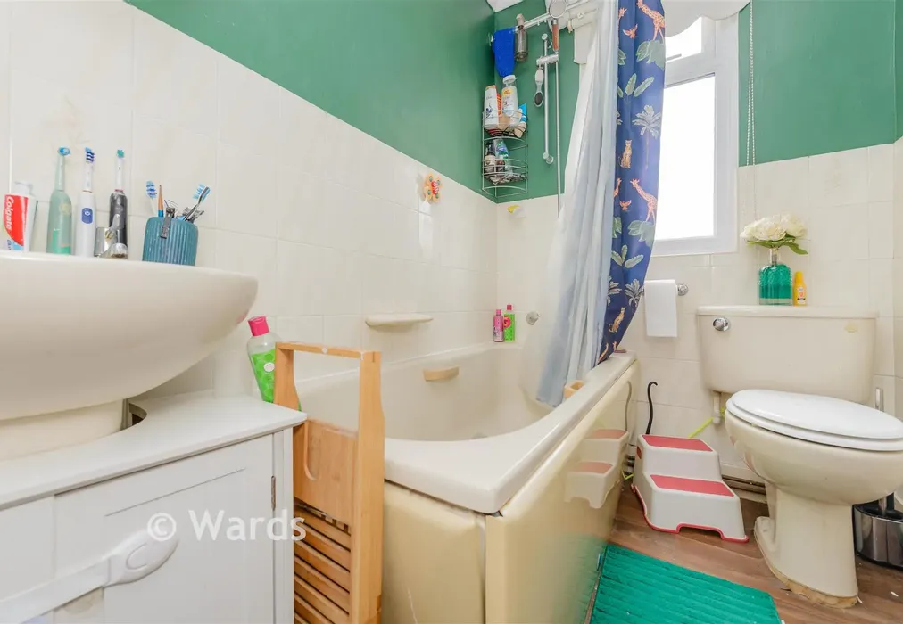 Bathroom - St. Mary's Road, Gillingham, Kent - Wards of Kent