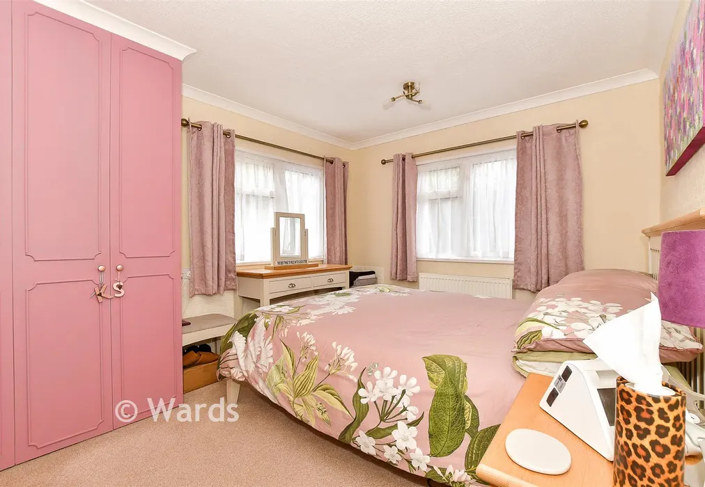 Bedroom 1 - Shenley Park, Shenley Corner, Ashford, Kent - Wards of Kent
