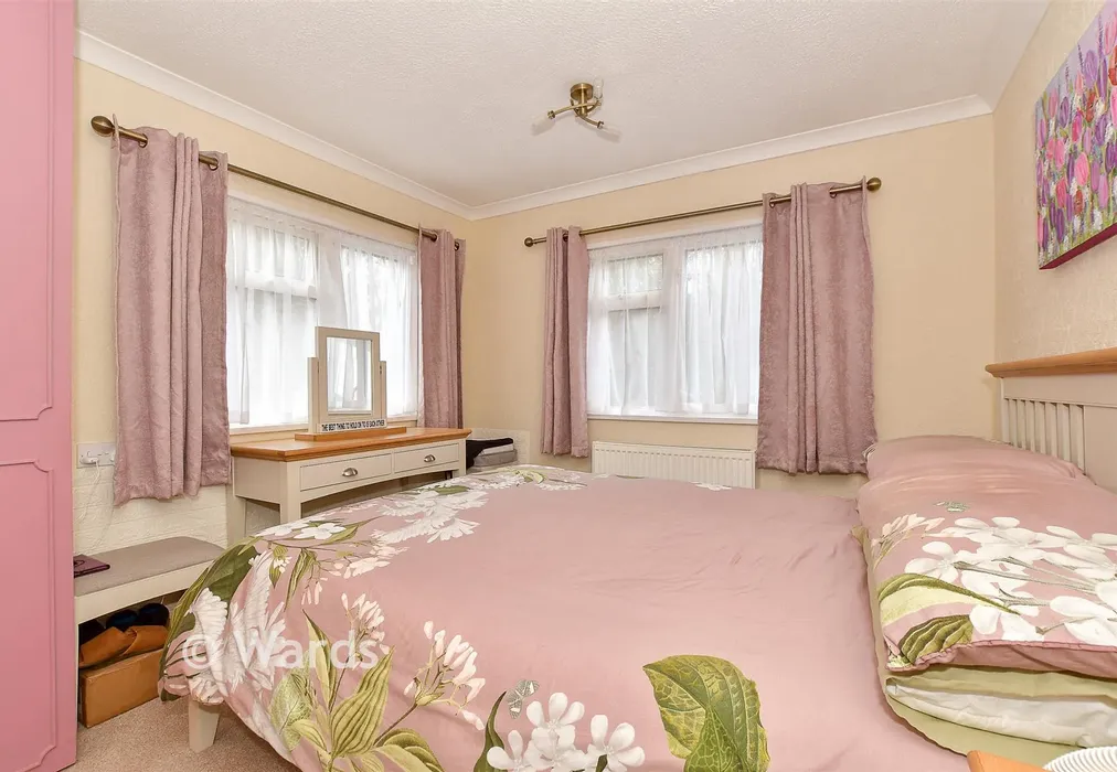 Bedroom 1 - Shenley Park, Shenley Corner, Ashford, Kent - Wards of Kent
