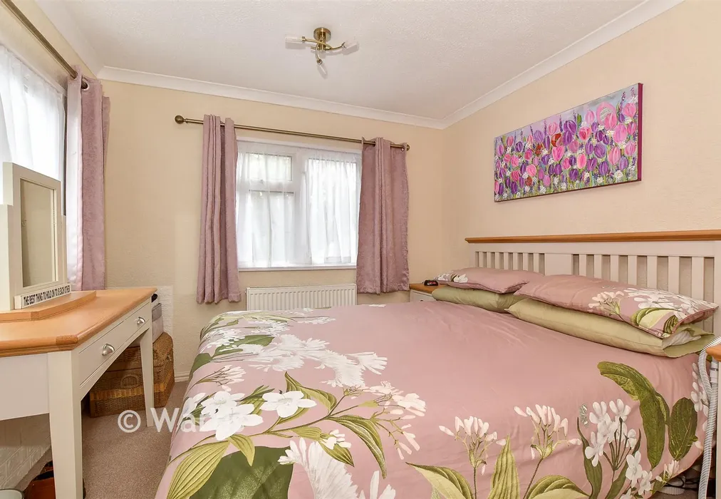 Bedroom 1 - Shenley Park, Shenley Corner, Ashford, Kent - Wards of Kent