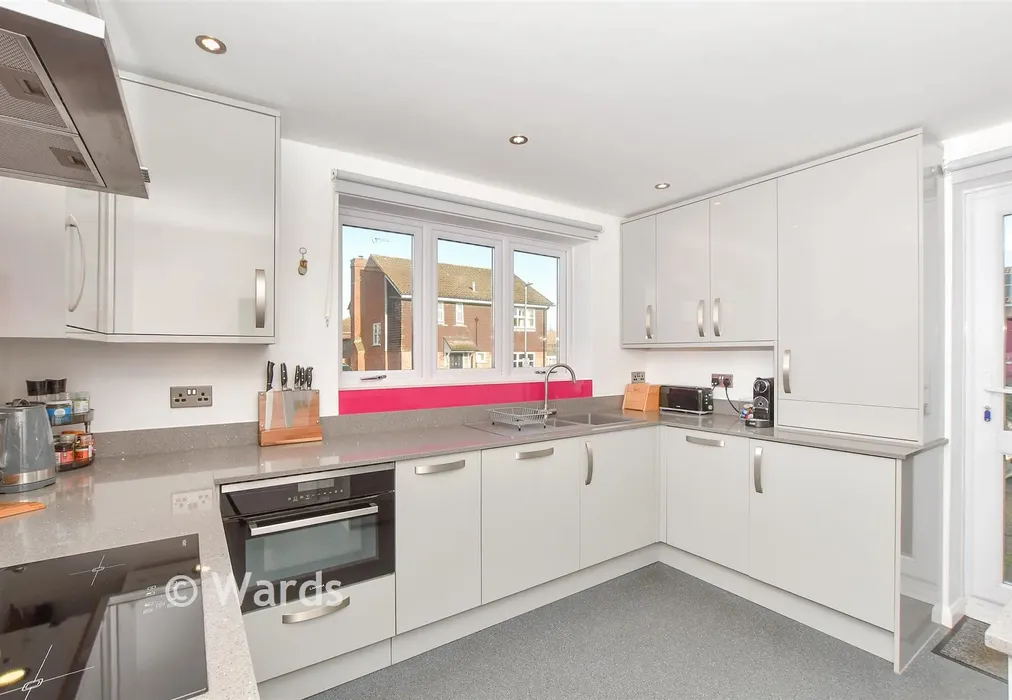 Kitchen - Hornbeam Close, Paddock Wood, Tonbridge, Kent - Wards of Kent