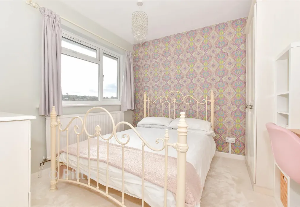 Bedroom 2 - Mountbatten Drive, Newport, Isle of Wight - Wards of Kent