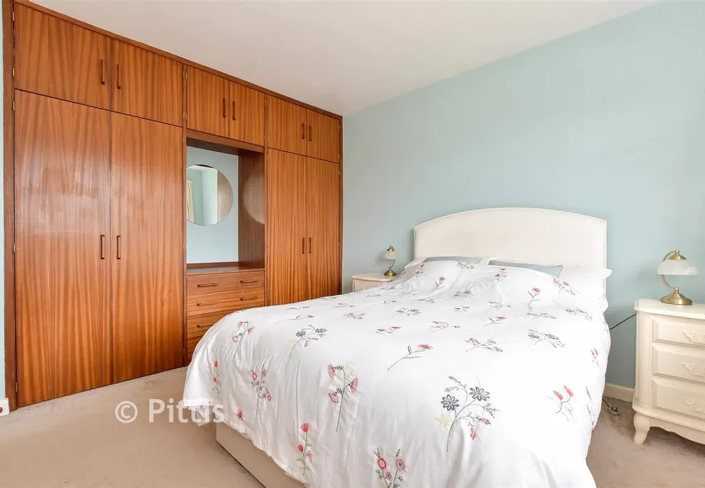 Bedroom 1 - Mountbatten Drive, Newport, Isle of Wight - Wards of Kent