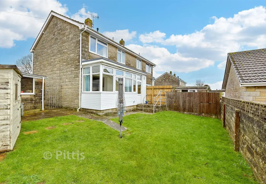 Rear Garden - Mountbatten Drive, Newport, Isle of Wight - Wards of Kent