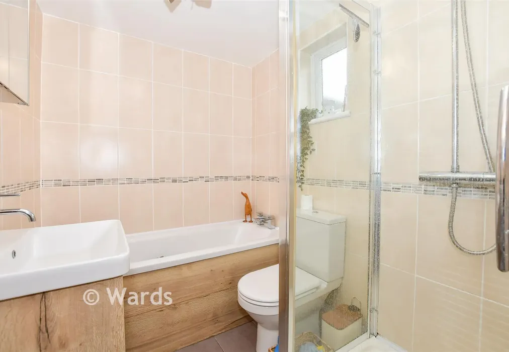 Bathroom - Victoria Street, Eccles, Aylesford, Kent - Wards of Kent
