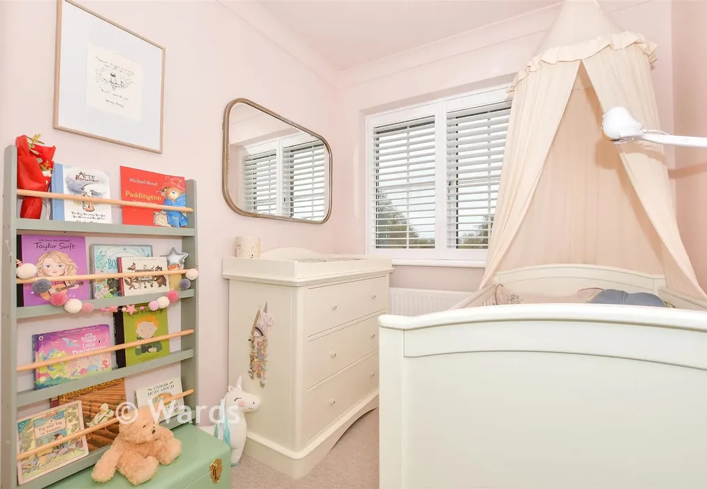 Bedroom 2 - Meadow Bank, West Malling, Kent - Wards of Kent
