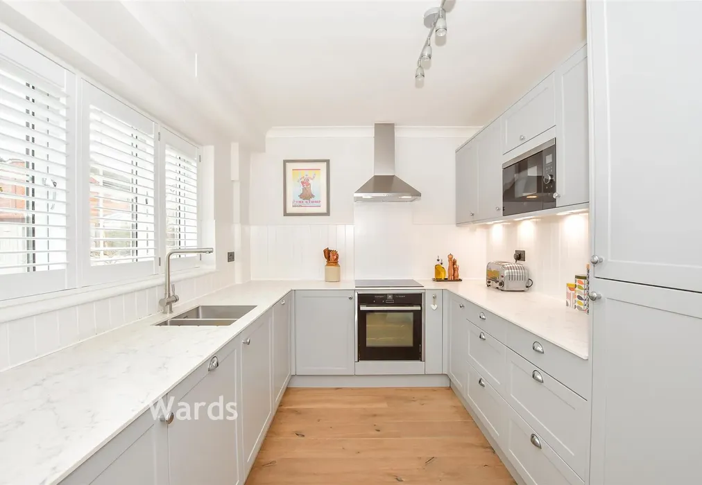 Kitchen - Meadow Bank, West Malling, Kent - Wards of Kent