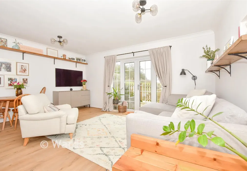 Lounge/Diner - Meadow Bank, West Malling, Kent - Wards of Kent