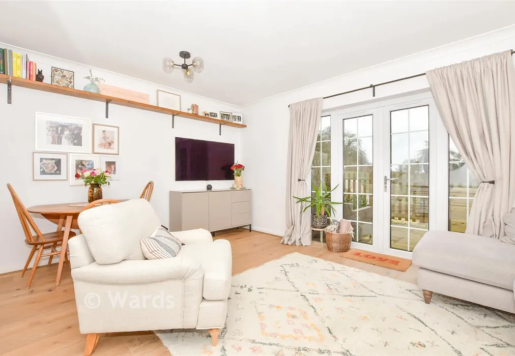 Lounge/Diner - Meadow Bank, West Malling, Kent - Wards of Kent