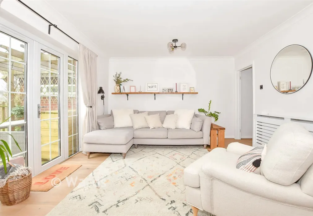 Lounge/Diner - Meadow Bank, West Malling, Kent - Wards of Kent