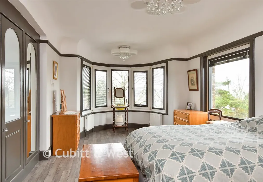 Bedroom 1 - First Avenue, Newhaven, East Sussex - Wards of Kent