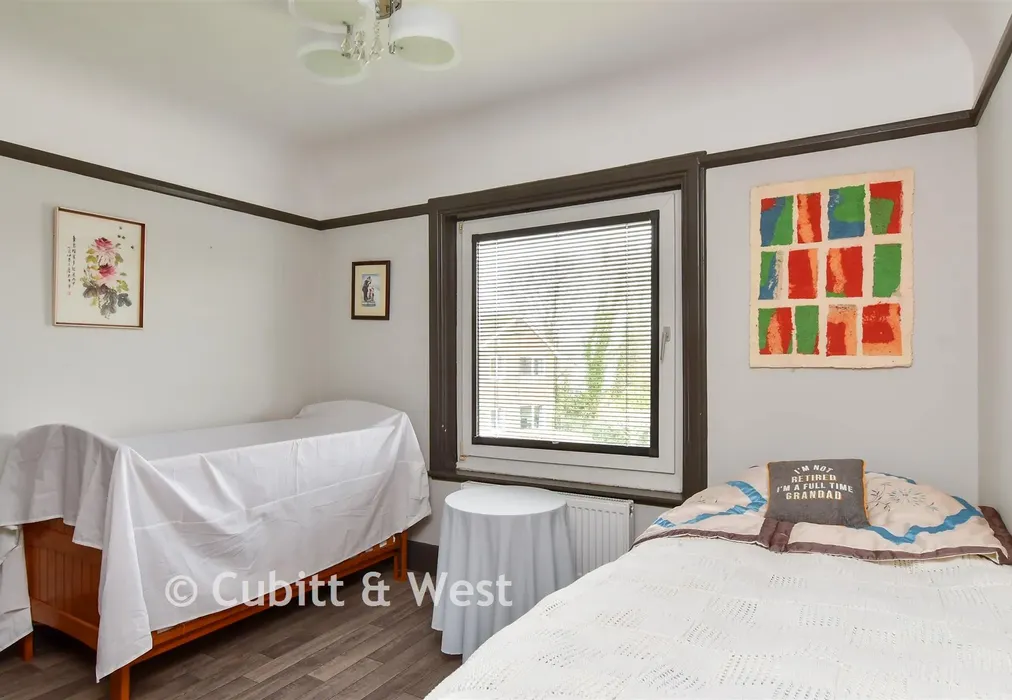 Bedroom 3 - First Avenue, Newhaven, East Sussex - Wards of Kent