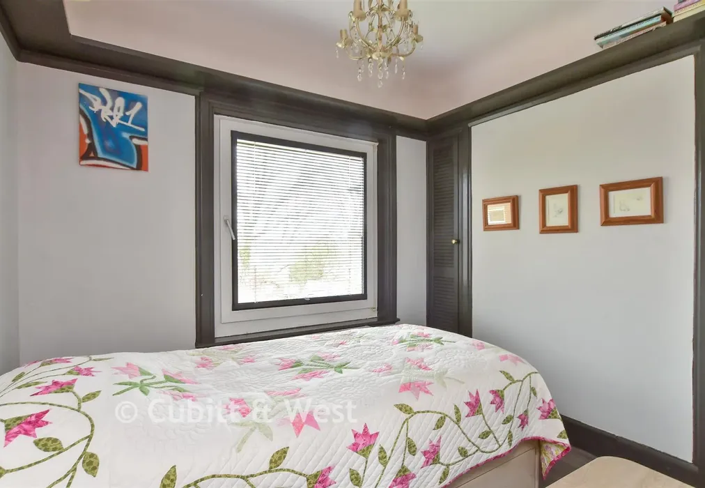 Bedroom 4 - First Avenue, Newhaven, East Sussex - Wards of Kent